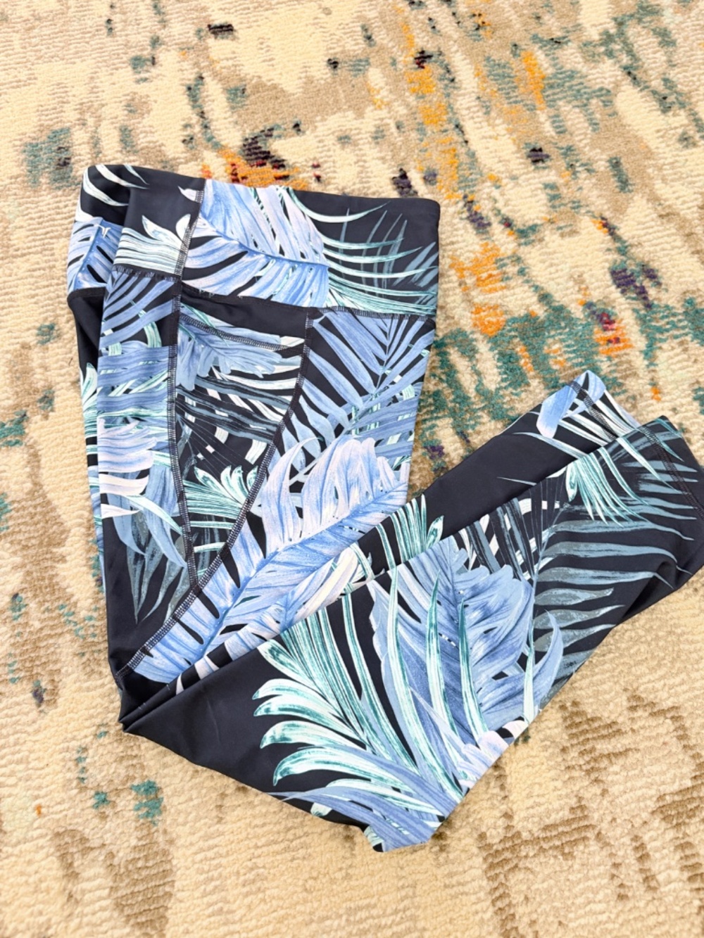 Old Navy High Rise Elevate Pocket 7/8 leggings Blue Palm tropical gym athletic M